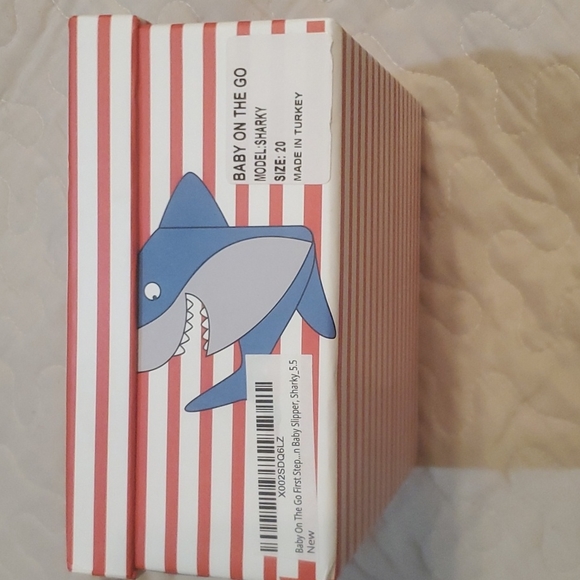 Baby On The Go First Steps Slipons size 20 ( 9 - 12 months) shark Print - Picture 4 of 4
